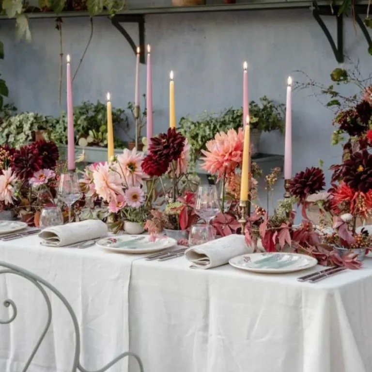 Atelier floral au Domaine de Primard avec des fleurs de saison